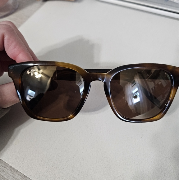 Maui Jim Brown Sunglasses - Picture 1 of 12